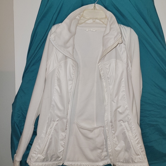 LULULEMON beautiful and form fitting jacket! - Picture 3 of 6
